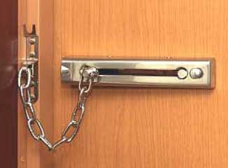 玄関ドア用補助鍵錠付きドアチェーン取付けイメージ