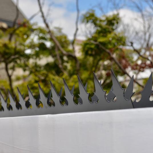 忍び返しギザギザハートV型取付例